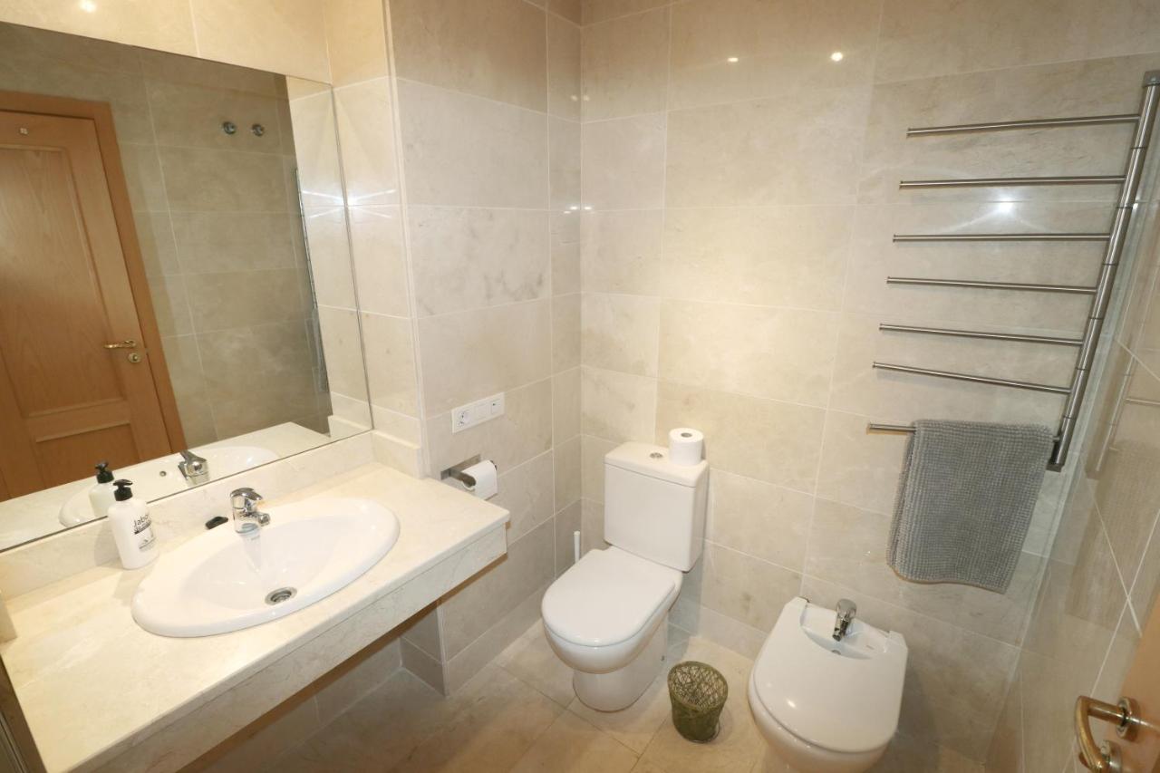 אסטפונה Salinas. Apartment For 4. Terrace/Parking/Pools/Gym/4Mins Beach מראה חיצוני תמונה