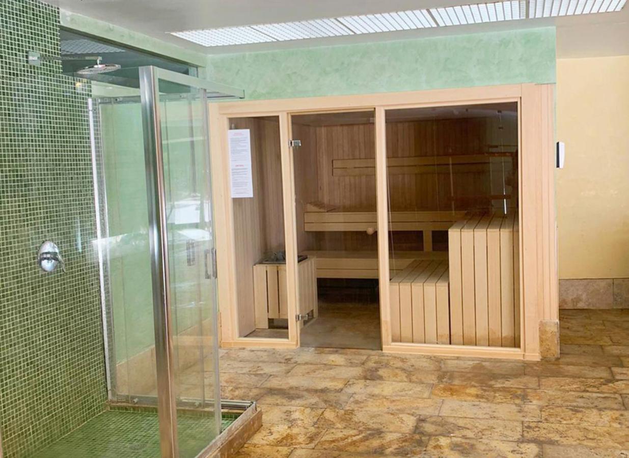 אסטפונה Salinas. Apartment For 4. Terrace/Parking/Pools/Gym/4Mins Beach מראה חיצוני תמונה